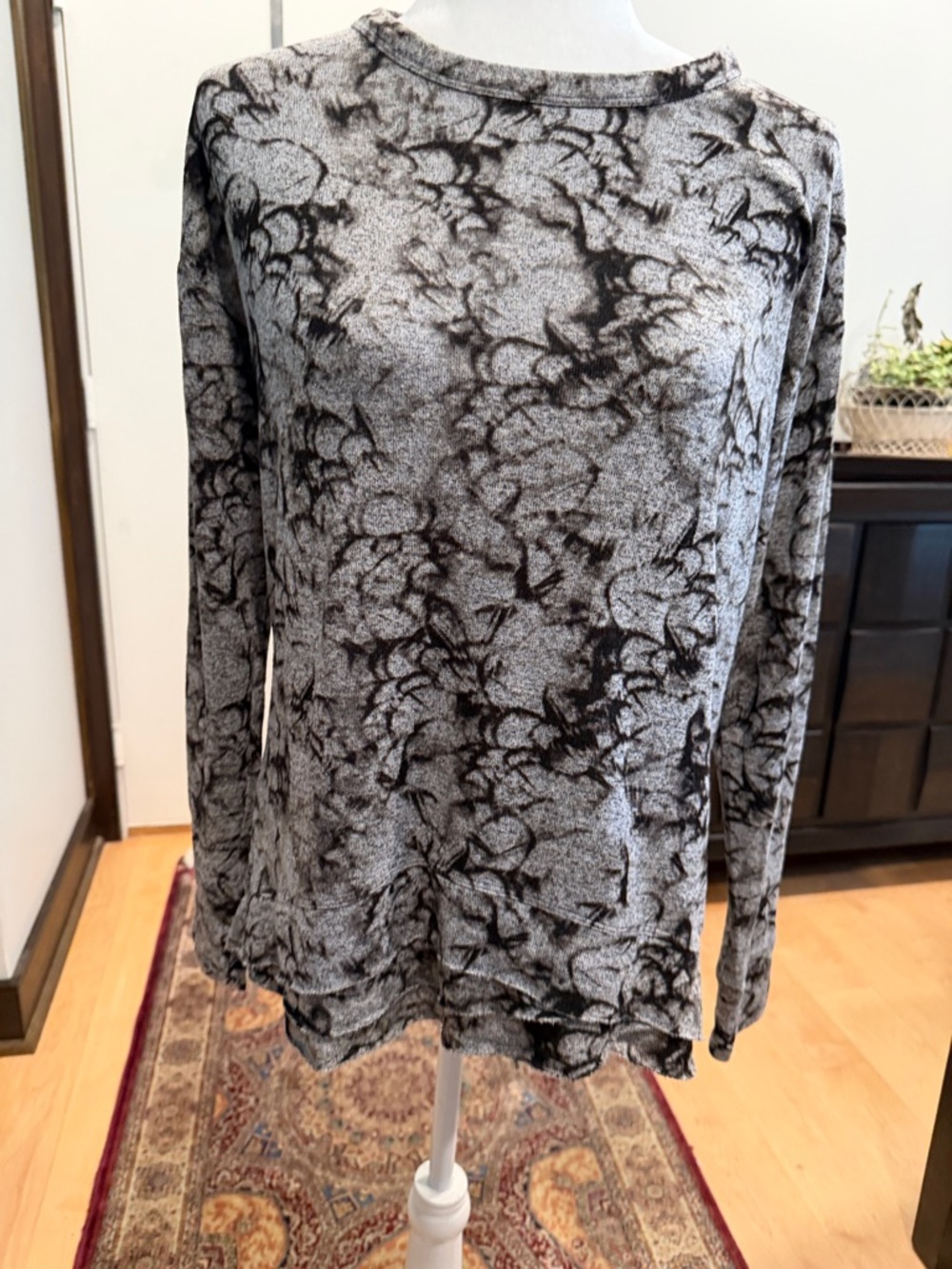 Simply Vera Vera Wang Black and Gray Floral-Effect Long Sleeve Top
